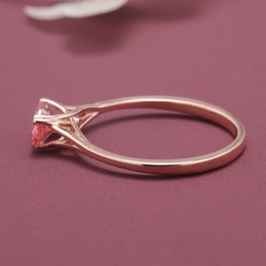 แหวนเพชรเม็ดเดี่ยวทรงมาร์คีส์สีชมพู รับรองโดย IGI ตัวเรือนทองคำ 18K - Product Image 3