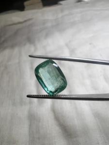 Émeraude naturelle zambienne de 3,92 ct, taille coussin, vert vif, pierre précieuse en vrac, vente en gros pour la fabrication de bijoux de luxe et de bagues - Product Image 3