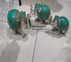 Ensemble de 3 statues d'éléphants sculptées en métal (9/11/13 cm) – Artisanat en pierre pour la décoration intérieure – Vente en gros Inde – Décorations en aluminium - Product Image 1