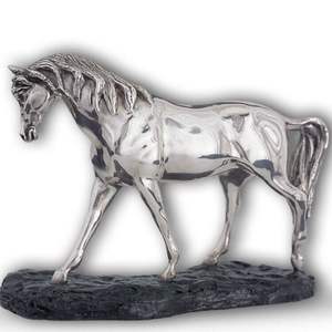 Escultura decorativa de caballo de aluminio fundido, elegante figura artística metálica de un gallo de pie para espacios modernos. - Product Image 2