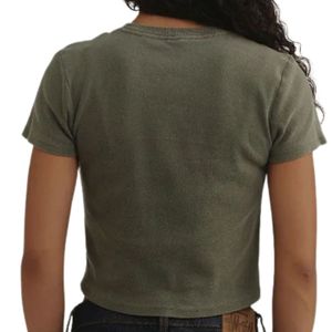 Camiseta Corta para Mujer en Color Verde Oliva, Algodón Suave, Corte Ajustado, Manga Corta, Estilo Casual, Básica - Product Image 4