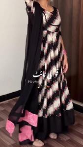 Robe Anarkali longue à fleurs noires et blanches pour femmes, avec dupatta, tenue ethnique indienne et pakistanaise en polyester. - Product Image 6