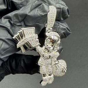 Colgante de Dinero con Moissanita Iced Out, Diseño Hip Hop de Dibujos Animados, Acabado en Oro Blanco de 14K - Product Image 1