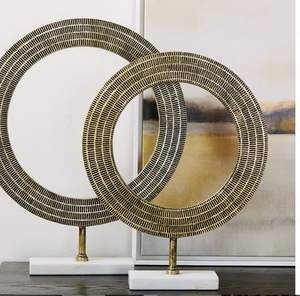 Sofisticados objetos decorativos de metal, esculturas diseñadas para temas artísticos de interiores de hogares. - Product Image 6