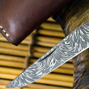 Cuchillo Plegable Imperial de Acero de Damasco con Hoja de Punta Caída y Mango de Marfil para Caza - Product Image 4