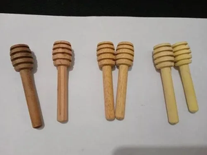 Ensemble de vaisselle moderne en bois écologique comprenant un fouet et une cuillère à sauce en bois par FAIZA CRAFT - Product Image 4