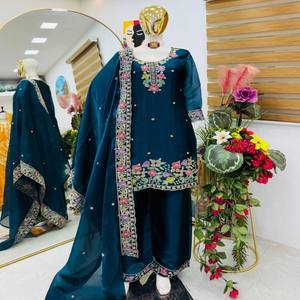 Ensemble Kurti Palazzo brodé pour femme VASTRA COTTAGE avec dupatta, travail de broderie à sequins, col rond, tenue de fête et de cérémonie - Product Image 4