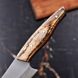 Cuchillo de Chef de Acero Inoxidable Estilo Japonés Forjado a Mano con Mango de Madera Pakka y Funda de Cuero, Espiga Completa, OEM Personalizado - Product Image 5