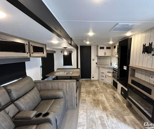 Autocaravanes de Luxe Confortables d'Occasion 2023 2024 2025 P-A-L-O-M-I-N-O RV P-U-M-A 337BH HAUTE CAPACITÉ D'ACCUEIL - Product Image 3