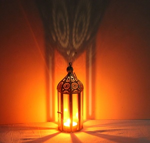 Lanterne à bougie de table en métal marocain personnalisable pour une utilisation intérieure et extérieure Bougeoirs et bocaux entièrement personnalisables - Product Image 4