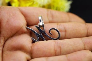 Pendentif personnalisé lettre initiale en moissanite VVS glacée, argent sterling 925 plaqué or, sertissage griffe, diamant Dvars, luxe Hip Hop - Product Image 4