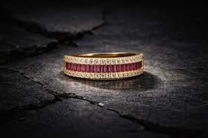 Anillo de Eternidad Chapado en Oro Amarillo con Moissanita, Diamantes de Corte Baguette, Engaste en Canal y Pavé, Joyería Clásica de Boda para Mujer - Product Image 1