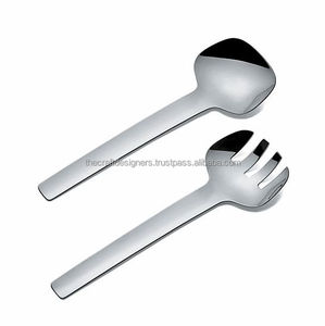 Serveur à salade en acier inoxydable de qualité supérieure offrant une surface lisse et propre, parfait pour des présentations de repas élégantes - Product Image 6