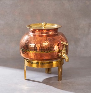 Nouvelle arrivée : Distributeur d'eau en cuivre avec couvercle et support en laiton, design moderne et traditionnel, décoration pour la maison et les mariages - Product Image 1