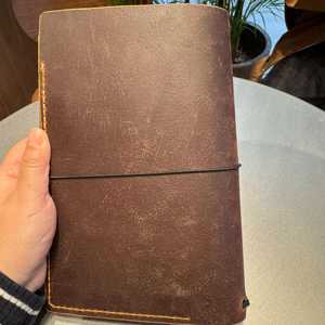 Funda Protectora de Cuero de Lujo para Cuaderno, Plegable y Recargable, Estilo Ejecutivo, NBC-0074 - Product Image 4