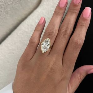 Anillo de Compromiso y Boda de Lujo con Diamante Cultivado en Laboratorio de Corte Marquesa de 4 Quilates, Engaste en Bisel, Chapado en Oro de 14K, para Unisex/Niños/Mujeres/Hombres - Product Image 3