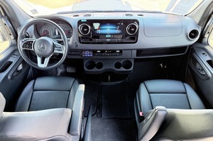 Fourgon utilitaire Mercedes-Benz Sprinter 3500XD 4WD de luxe d'occasion 2021-2022 - Product Image 5