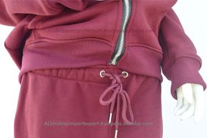Ensemble de sport deux pièces pour femme, couleur bordeaux, coupe classique, en molleton de coton uni, avec broderie, pour la production de vêtements sous marque privée, partenaire de production - Product Image 5