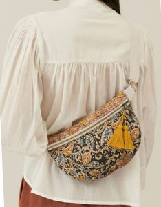 Bolso de Cintura Floral Mes Petites Mains By M con Cierre de Cremallera, Bolso Bandolera Textil para Uso Diario de Mujer, Bolso de Cintura de Algodón Estampado Hecho a Mano - Product Image 3