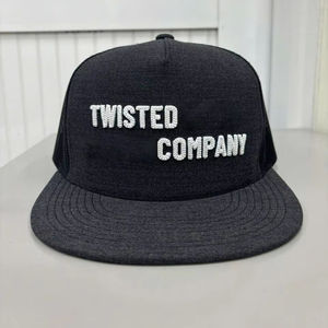 Gorra Snapback de Algodón Personalizada con Corte Láser en la Parte Trasera, Gorras Perforadas con Logotipo Bordado en Chenilla de Alta Calidad - Product Image 1