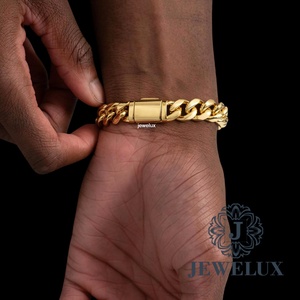 Bracelet tennis élégant et luxueux en diamants pour femmes, finition haute brillance et fermoir sécurisé, disponible au prix export. - Product Image 4