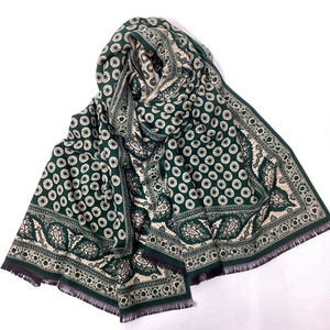 ผ้าคลุมไหล่ผู้หญิงขายส่ง เนื้อนุ่ม มีขอบ แต่งสีตามสั่ง พิมพ์ลาย ผ้าถักสำหรับฤดูหนาว ผ้าแคชเมียร์ ลูกไม้สีดำ บริการ OEM - Product Image 6