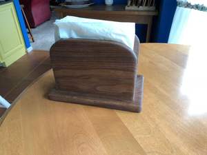 Porta servilletas tradicional indio hecho de madera de mango con elementos de diseño étnico para comedor o restaurante. - Product Image 3