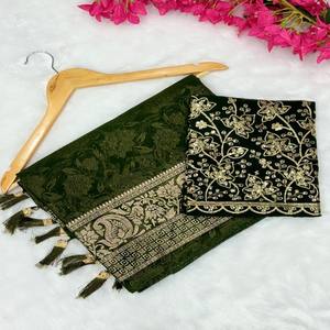 Sari VASTRA COTTAGE Premium de Georgette con Elegante Motivo de Hojas y Blusa Bordada con Detalles en Foil, Sari Étnico para Fiestas - Product Image 4