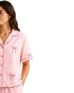 Ensemble de pyjama rose personnalisé pour femme, manches courtes, boutonné, avec joli nœud, doux, respirant, pour l'été, tenue de nuit et de détente - Product Image 4