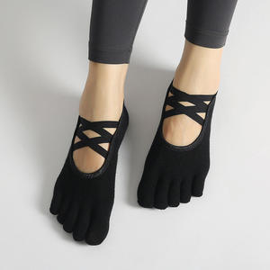 Chaussettes de yoga antidérapantes à double sangle croisée pour femmes, chaussettes à cinq doigts pour l'été, pour les sports et la danse en intérieur - Product Image 2