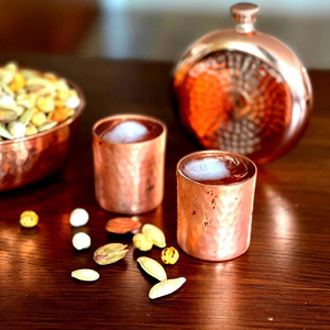 Vasos de cobre premium, elegantes vasos metálicos para servir agua, jugo, cócteles, duraderos y reutilizables para cocina y bar. - Product Image 1