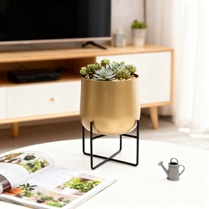 Maceta de Metal Dorado con Soporte Negro, Moderna y Decorativa para Interiores, para Plantas de Hiedra, Sala de Estar, Balcón, Oficina y Ambientes de Lujo - Product Image 3
