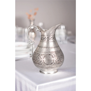 Carafe à eau artisanale en cuivre pur avec motif en relief, bienfaits ayurvédiques pour la santé, couleur argentée, finition brillante, pichet fait main - Product Image 1