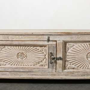 Mesa de Centro Vintage de Madera con Diseño Floral Tallado a Mano, Mueble Rústico de Estilo Campestre con Una Puerta para Sala de Estar, Dormitorio o Comedor - Product Image 3