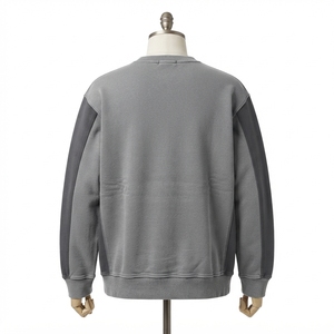 Sudadera Gris para Hombre con Cuello Redondo y Mangas en Contraste Oscuro, Efecto Lavado, Estilo Casual Urbano - Product Image 2