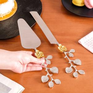 Juego de Servidores de Pastel de Boda Reales con Bandeja de Mármol y Cuchillas de Acero Inoxidable con Acabado Espejo - Elegante Exhibición Dorada para Novios - Product Image 5