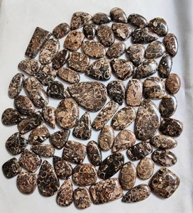 หินแจสเปอร์ทูริเทลล่าฟอสซิลธรรมชาติทรงคาโบชอง น้ำหนัก 20-50 กรัม สีน้ำตาลขัดเงา สำหรับทำเครื่องประดับพร้อมเอฟเฟกต์แสง ขนาด 40 มม. - Product Image 1