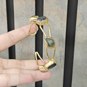Bracelet manchette ouverte en préhnite naturelle plaqué or 18 carats, fait main, style punk, bijoux en laiton, bracelet géométrique ajustable - Product Image 4