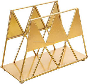 Servilletero de metal triangular moderno en tono dorado con diseño elegante, perfecto para el hogar y el suministro al por mayor - Product Image 5