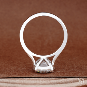 Bague de fiançailles solitaire de luxe tendance en or blanc 10 carats avec diamant de laboratoire rond de 3 carats certifié IGI - Product Image 5