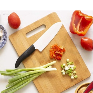 Planche à découper en bois artisanale de qualité supérieure, finement polie, pour la cuisine, idéale pour couper les légumes - Product Image 1