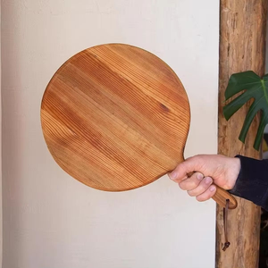 Grande planche à découper en bois avec une poignée en bois de manguier et une rainure pour trancher la viande, le pain, le fromage, les fruits et les légumes frais. - Product Image 5