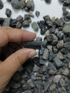 Lot de 13 pierres brutes de tourmaline violette naturelle pour la fabrication de bijoux - Product Image 3