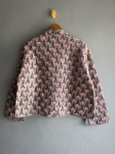 Abrigo informal acolchado con estampado floral para mujer, con cierre de botones, manga tres cuartos, cuello en V, longitud regular, para todas las estaciones, ideal para regalo. - Product Image 6