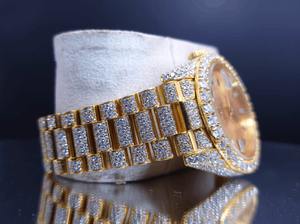 Reloj Moderno de Acero Inoxidable con Esfera de Cuarzo Moissanite VVs Clarity y Movimiento ETA, con un Toque de Lujo para Negocios y Viajes - Product Image 4