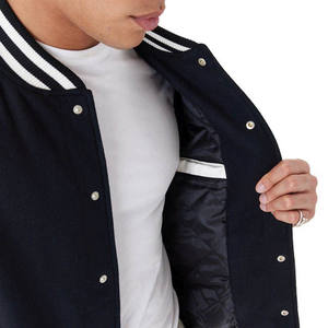 Chaquetas universitarias de béisbol para hombre con logotipo personalizado, estilo urbano para invierno, con logotipo frontal y sin cuello. - Product Image 4