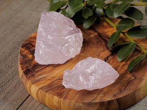 Piedras Preciosas Naturales de Cuarzo Rosa para Decoración de Uñas, Color Rosa, Tamaño Libre, Tratadas con Cera/Aceite, A K Gems - Product Image 4