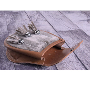 Sporran Escocés Ecológico con Solapa de Cuero y Borlas, Accesorio para Kilt de las Tierras Altas, para Actividades al Aire Libre - Product Image 4
