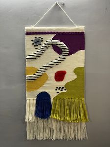 Alfombra colgante de pared abstracta hecha a mano en India con lana anudada a mano |   Tapiz de Macramé Tejido a Mano, Decoración Boho Moderna para Colgar en la Pared -44 - Product Image 3