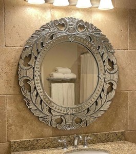 Espejo de Pared Veneciano Hecho a Mano - Espejo Redondo Ornamentado en Plata Antigua, 26 Pulgadas - Product Image 2